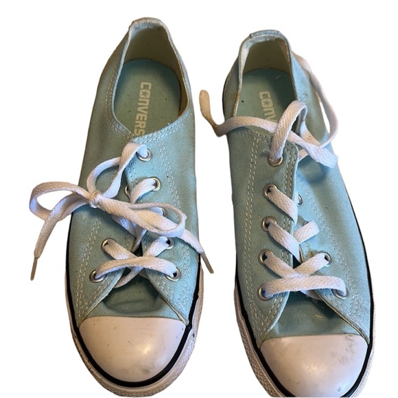 Used like new converse women’s shoes - Picture 3 of 3